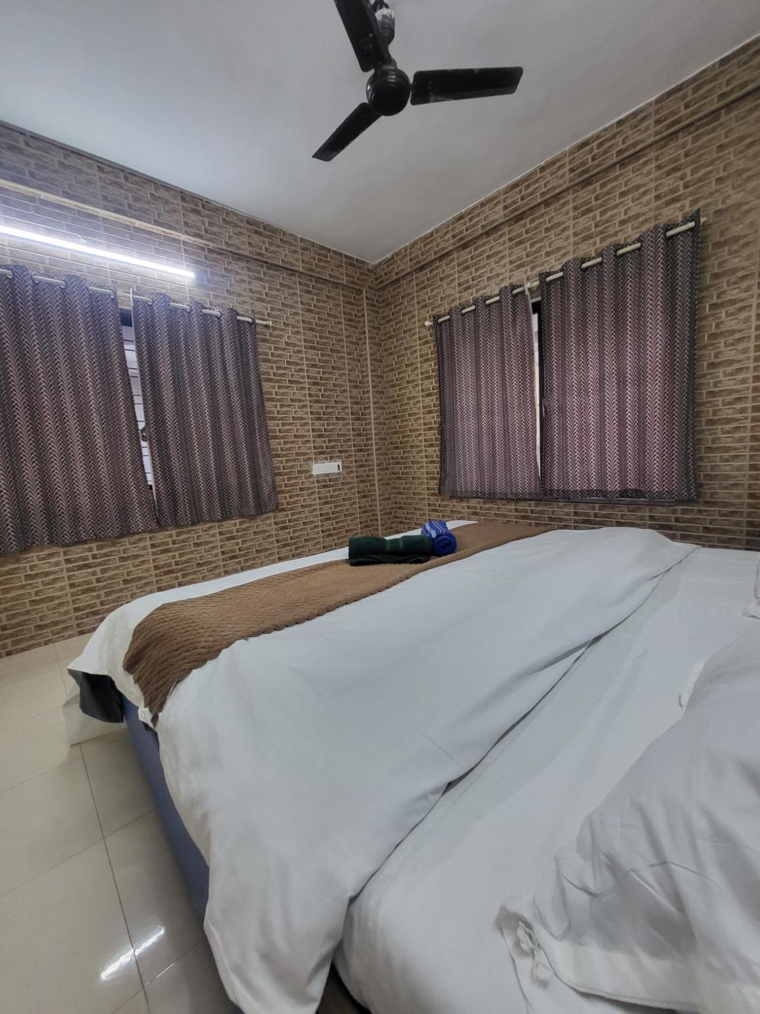 The Perfect Stays Para Disco Big Pool Cricket Turf Villa Lonavala Exterior foto