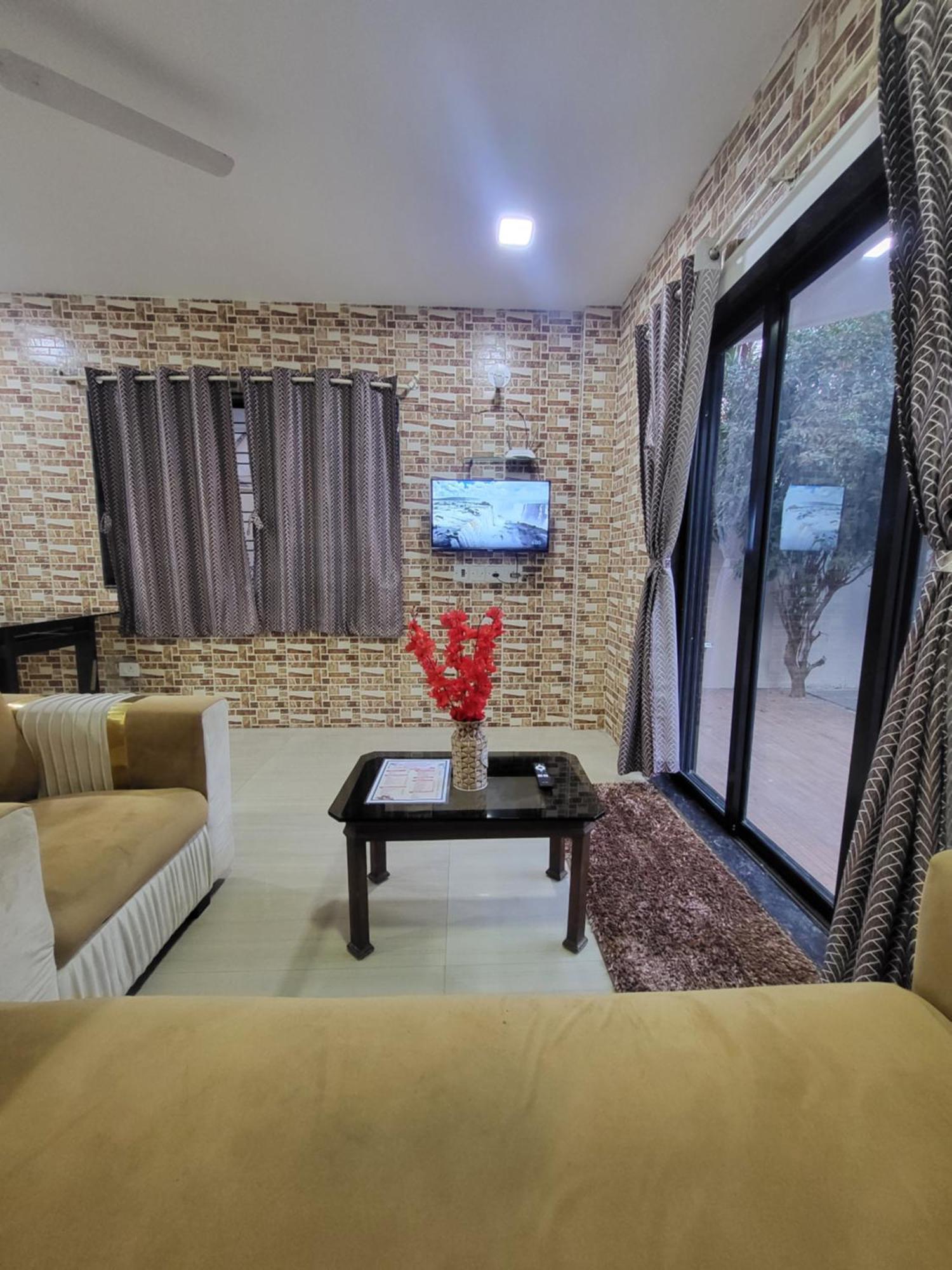 The Perfect Stays Para Disco Big Pool Cricket Turf Villa Lonavala Exterior foto