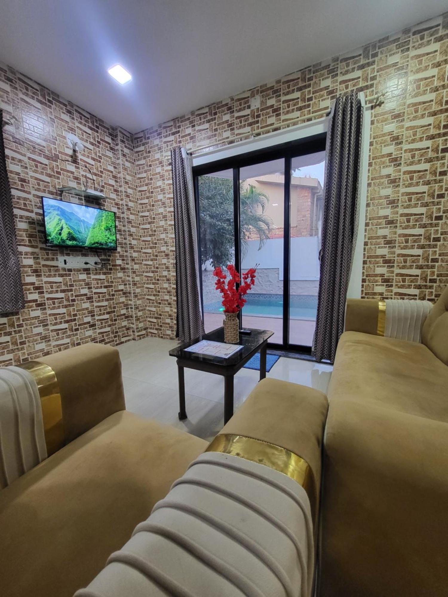 The Perfect Stays Para Disco Big Pool Cricket Turf Villa Lonavala Exterior foto