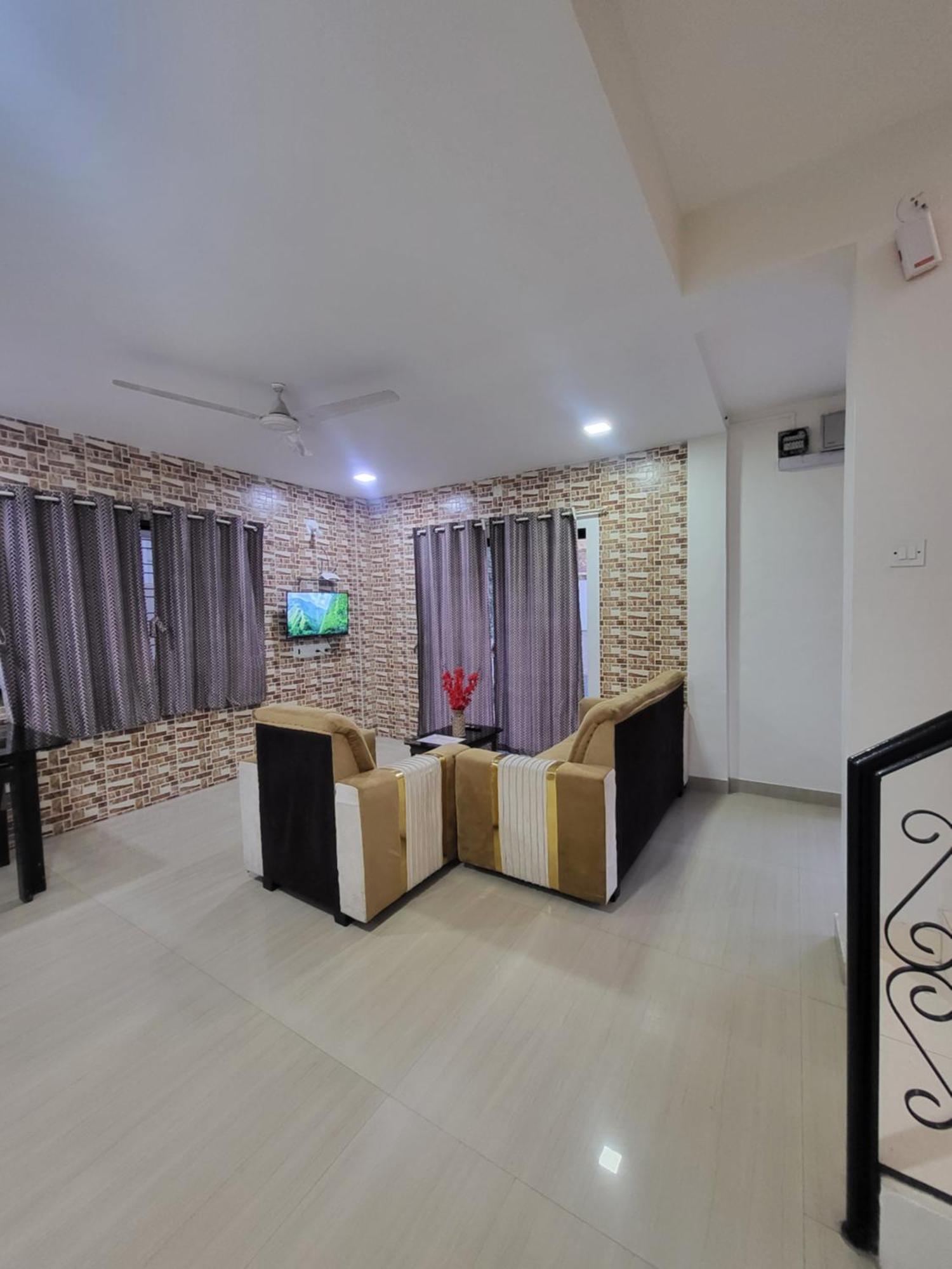 The Perfect Stays Para Disco Big Pool Cricket Turf Villa Lonavala Exterior foto