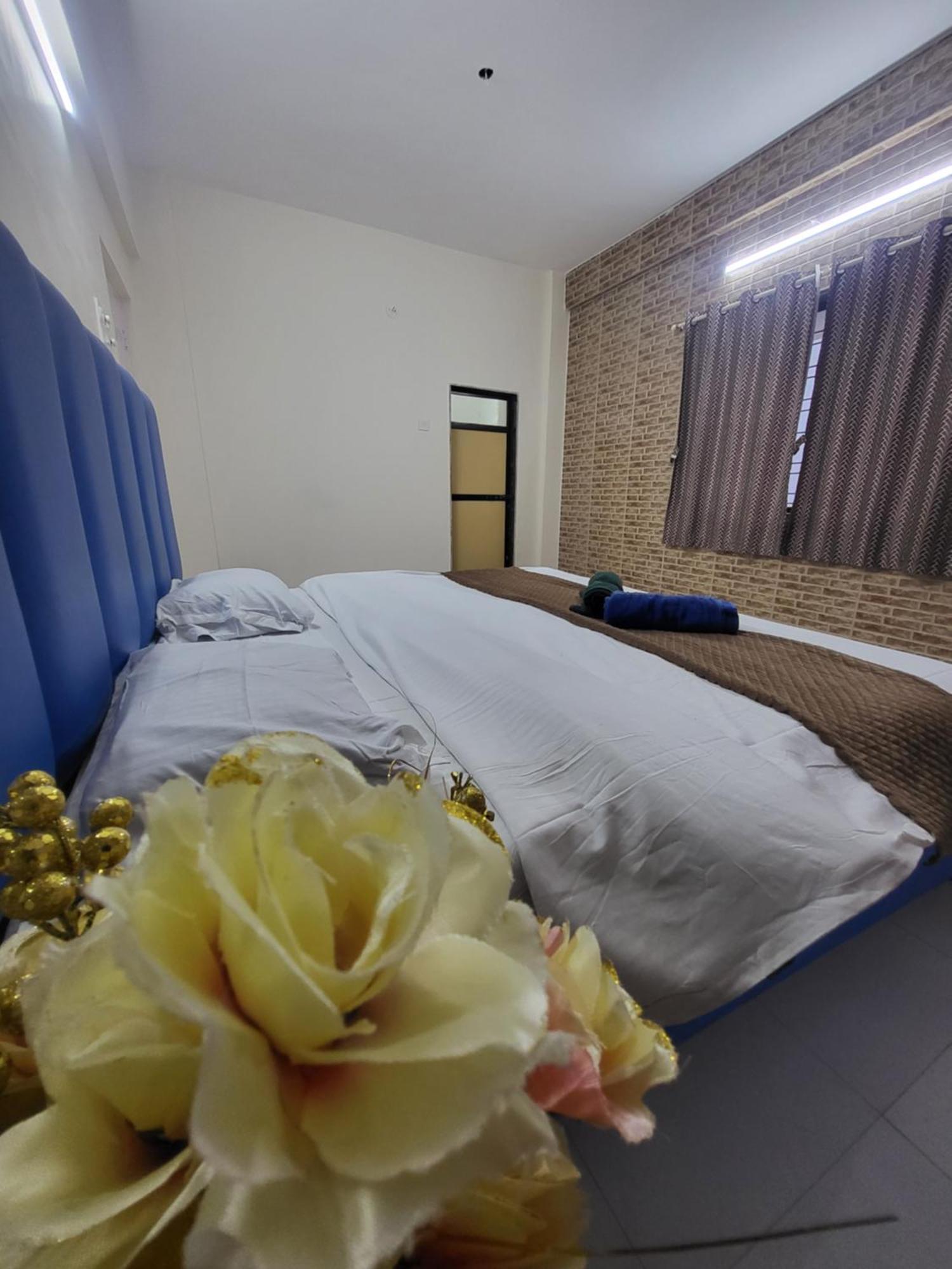 The Perfect Stays Para Disco Big Pool Cricket Turf Villa Lonavala Exterior foto